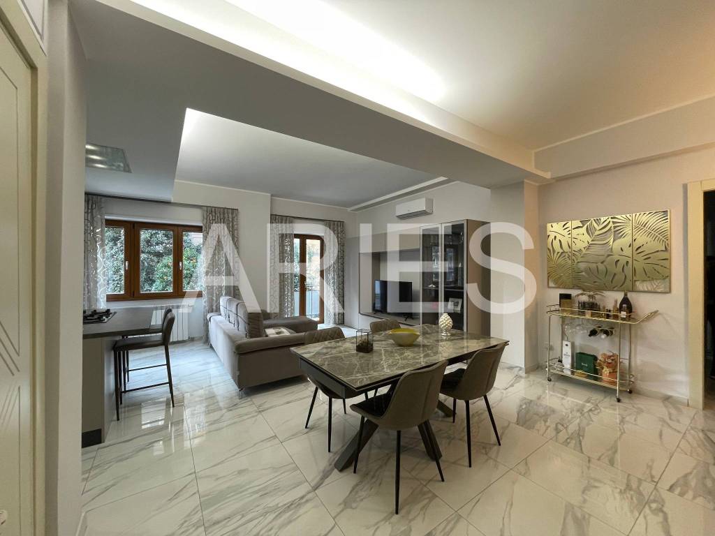 appartamento in vendita a Roma in zona EUR