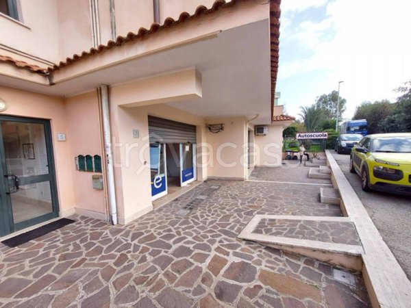 locale commerciale in vendita a Roma in zona Trigoria