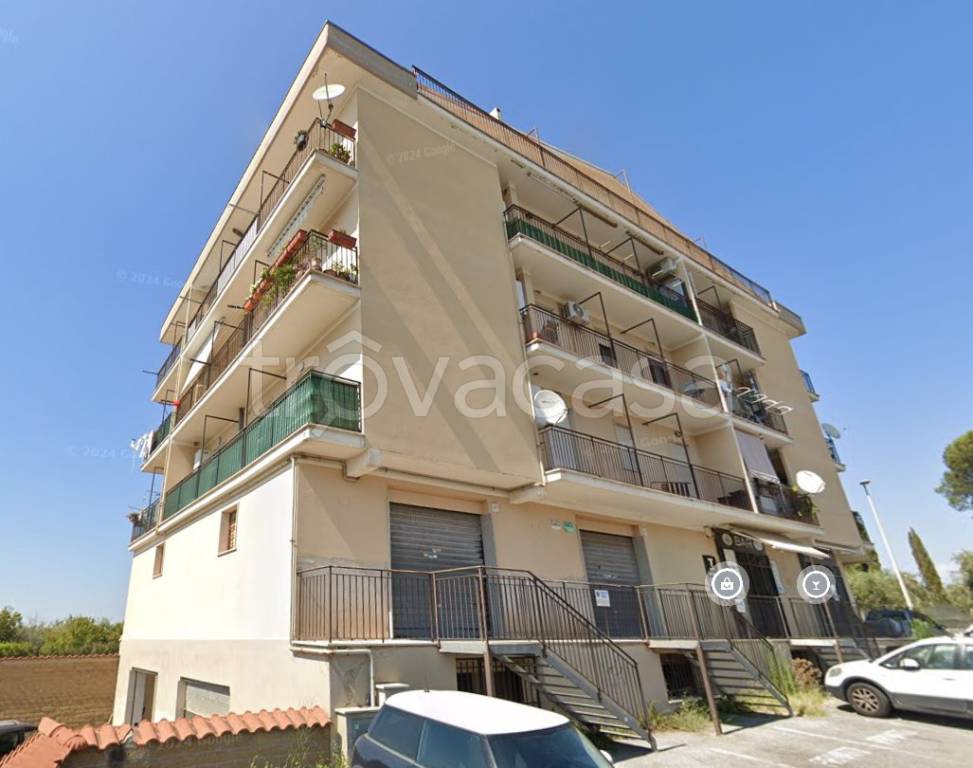 appartamento in vendita a Roma in zona Casal Morena