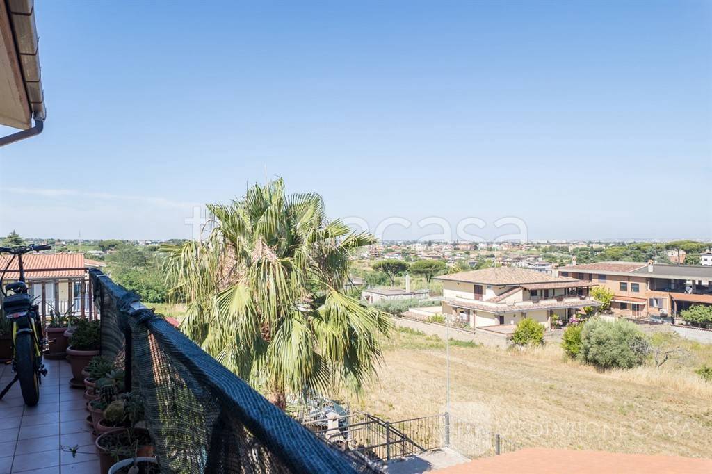 appartamento in vendita a Roma in zona Finocchio