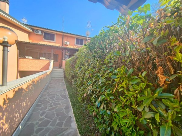 casa indipendente in vendita a Roma in zona Borghesiana