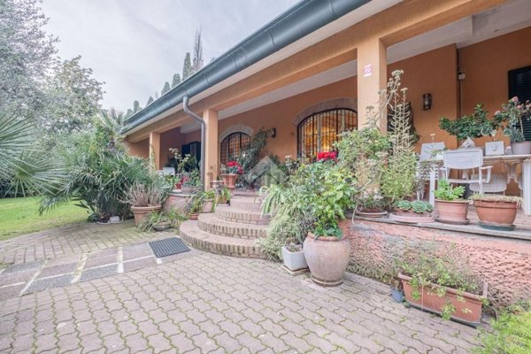 casa indipendente in vendita a Roma in zona Ardeatino