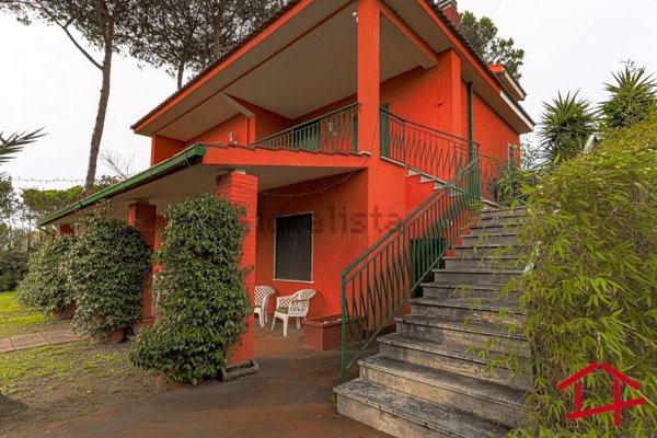 casa indipendente in vendita a Roma in zona Infernetto