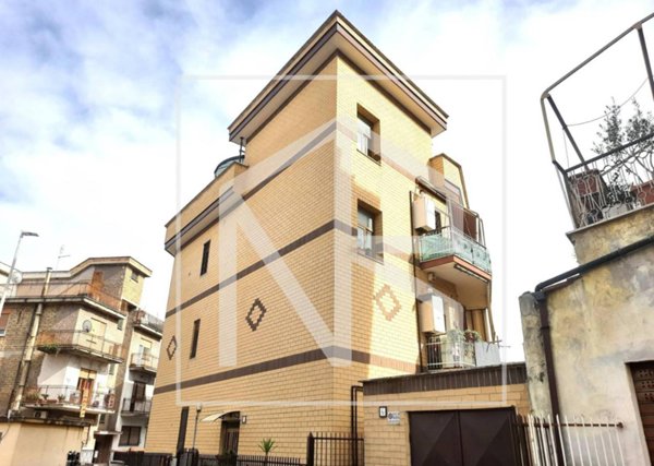appartamento in vendita a Roma in zona Tor Cervara