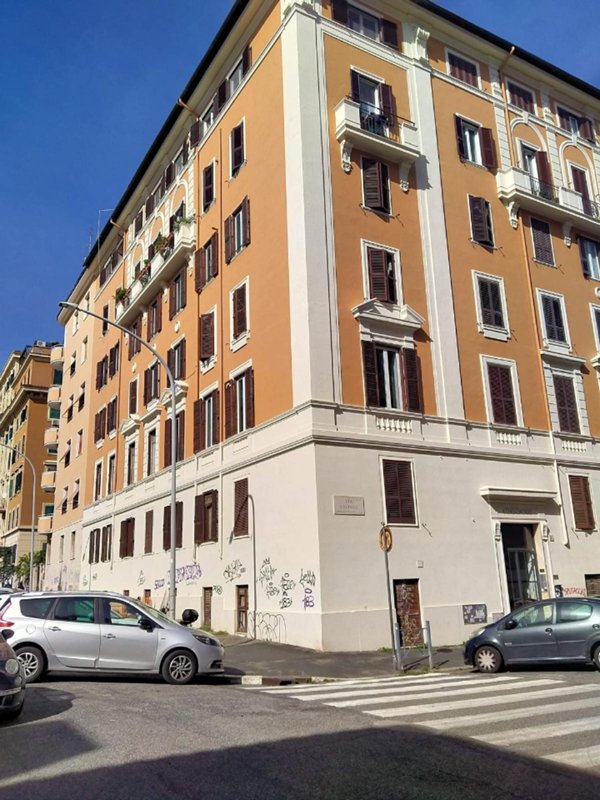 appartamento in vendita a Roma in zona Appio Latino