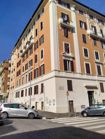 appartamento in vendita a Roma in zona Appio Latino