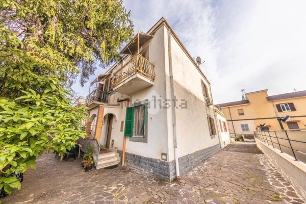 casa indipendente in vendita a Roma in zona Casal Morena
