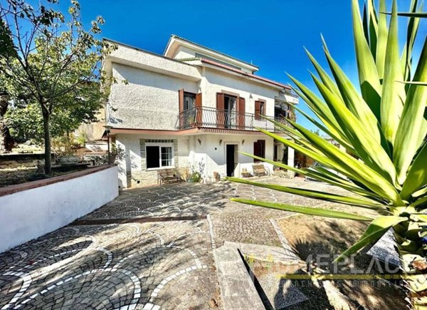 casa indipendente in vendita a Roma in zona Finocchio