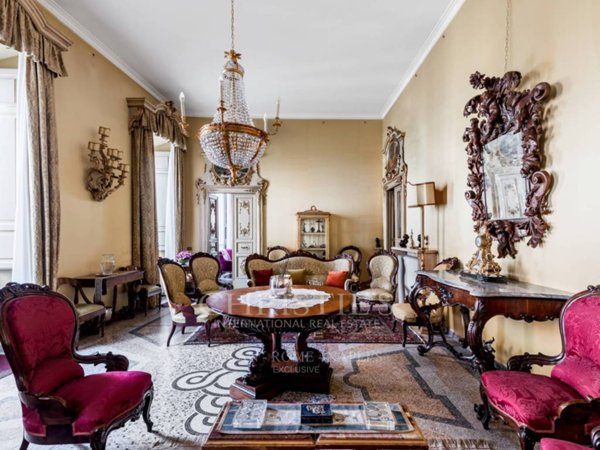 appartamento in vendita a Roma in zona Rione Monti/Campitelli