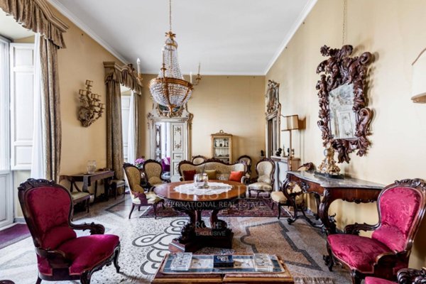 appartamento in vendita a Roma in zona Rione Monti/Campitelli