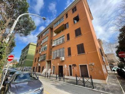 appartamento in vendita a Roma in zona Ostiense
