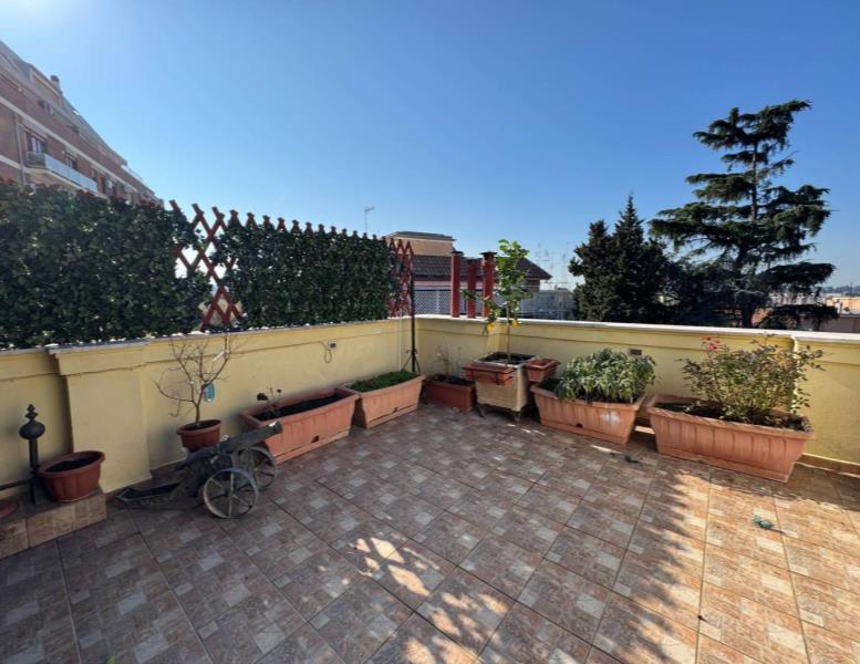 appartamento in vendita a Roma in zona Ostiense