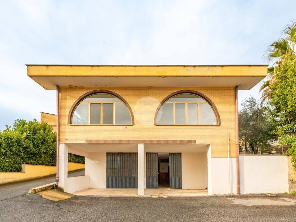 negozio in vendita a Roma in zona Borghesiana