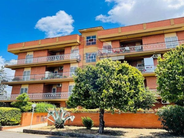 appartamento in vendita a Roma in zona Torre Maura