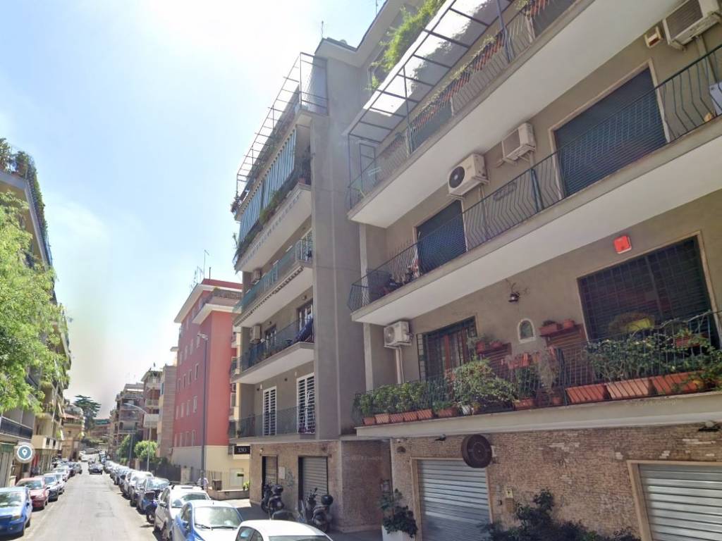 appartamento in vendita a Roma in zona Appio Latino