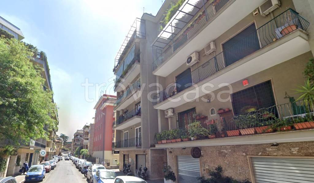 appartamento in vendita a Roma in zona Appio Latino