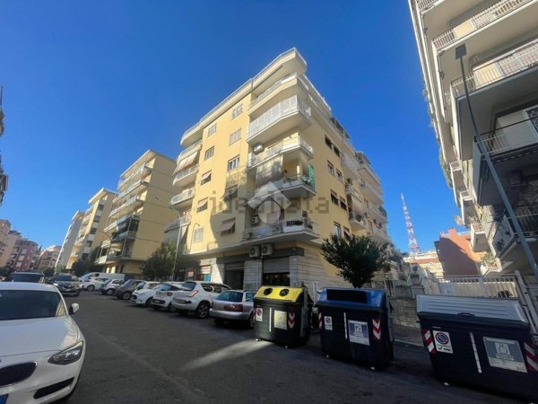 locale commerciale in vendita a Roma
