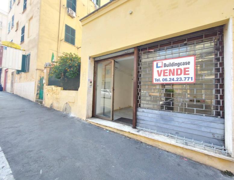 locale commerciale in vendita a Roma in zona Prenestino-Centocelle
