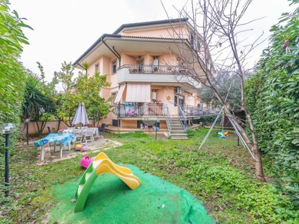 appartamento in vendita a Roma in zona Borghesiana