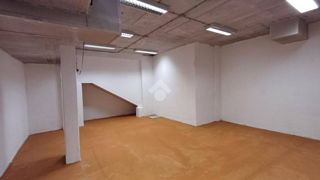 locale di sgombero in vendita a Roma in zona Appio Pignatelli