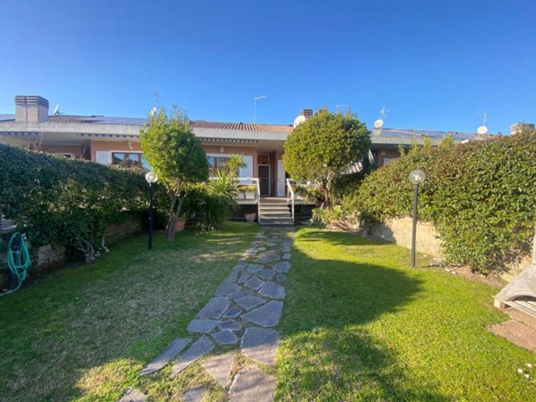 casa indipendente in vendita a Roma in zona Infernetto