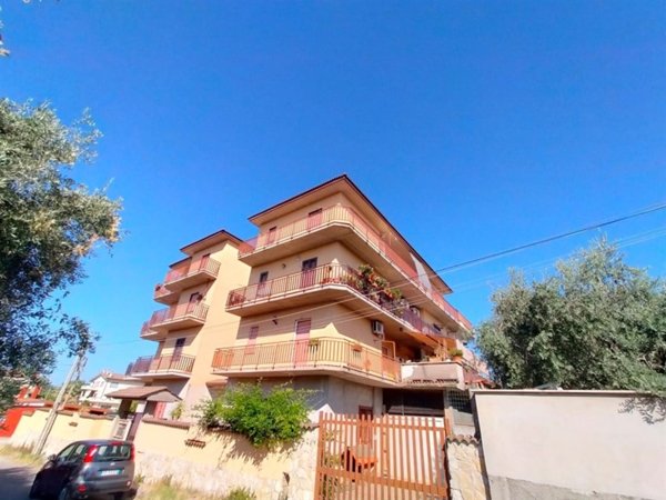 appartamento in vendita a Roma in zona Borghesiana