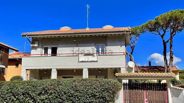 casa indipendente in vendita a Roma in zona Ostia
