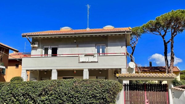 casa indipendente in vendita a Roma in zona Ostia