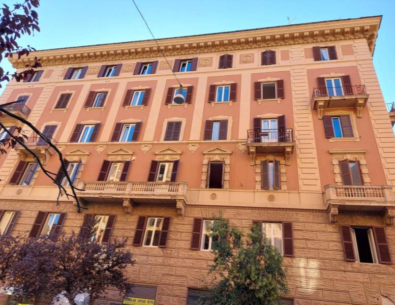 locale commerciale in vendita a Roma in zona Della Vittoria