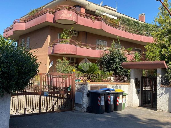 appartamento in vendita a Roma in zona Torre Gaia