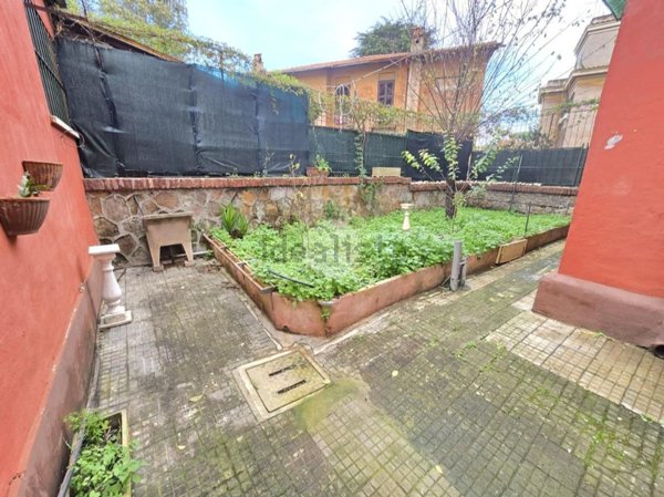 appartamento in vendita a Roma in zona Ostiense