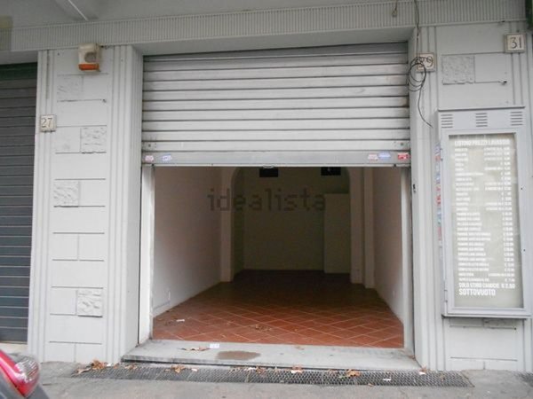 locale commerciale in vendita a Roma in zona Tuscolano