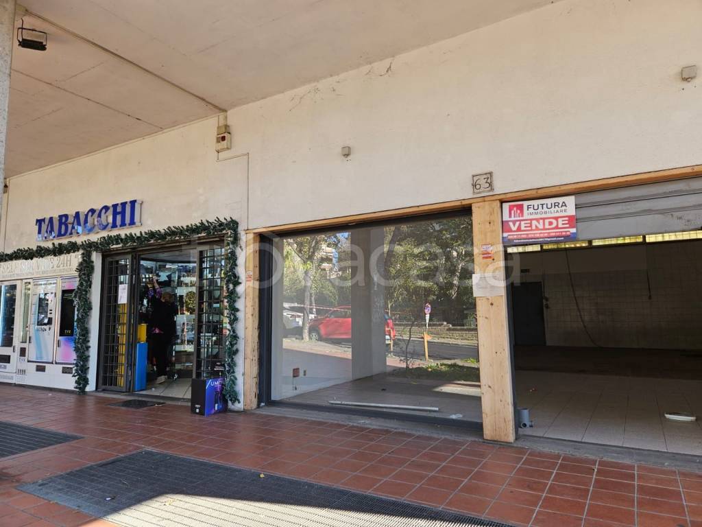 negozio in vendita a Roma in zona Fidene