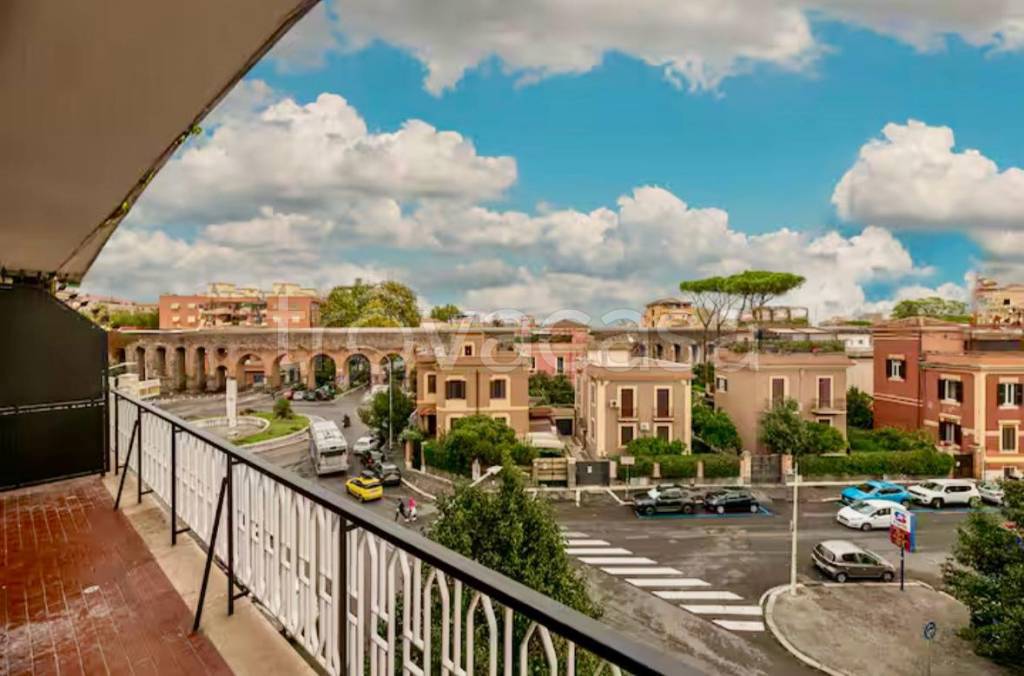 appartamento in vendita a Roma in zona Tuscolano