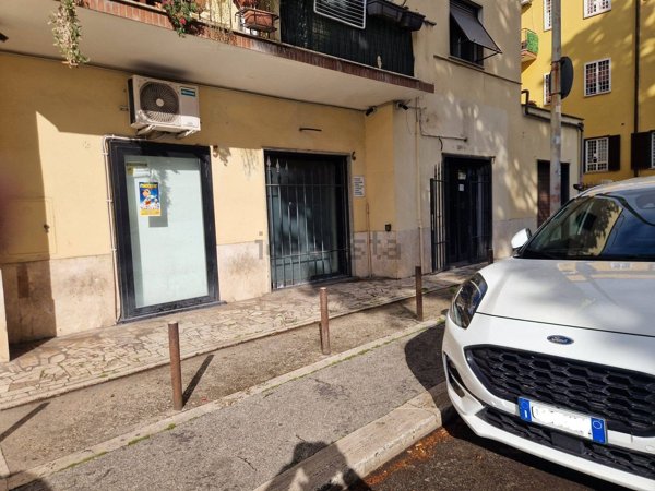 locale commerciale in vendita a Roma
