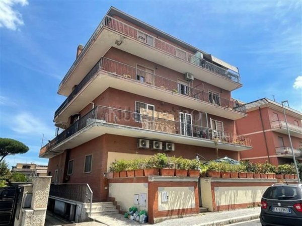 appartamento in vendita a Roma in zona Casal Morena