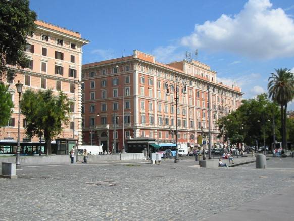 negozio in vendita a Roma in zona Rione Prati