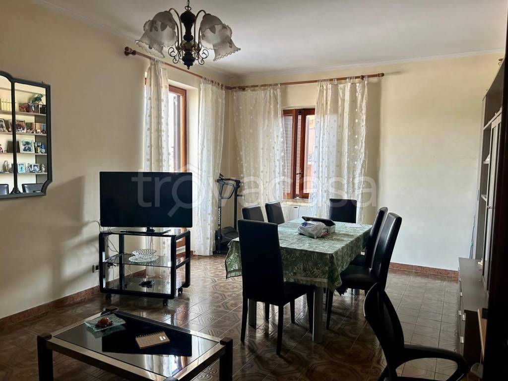 appartamento in vendita a Roma in zona Colle del Sole
