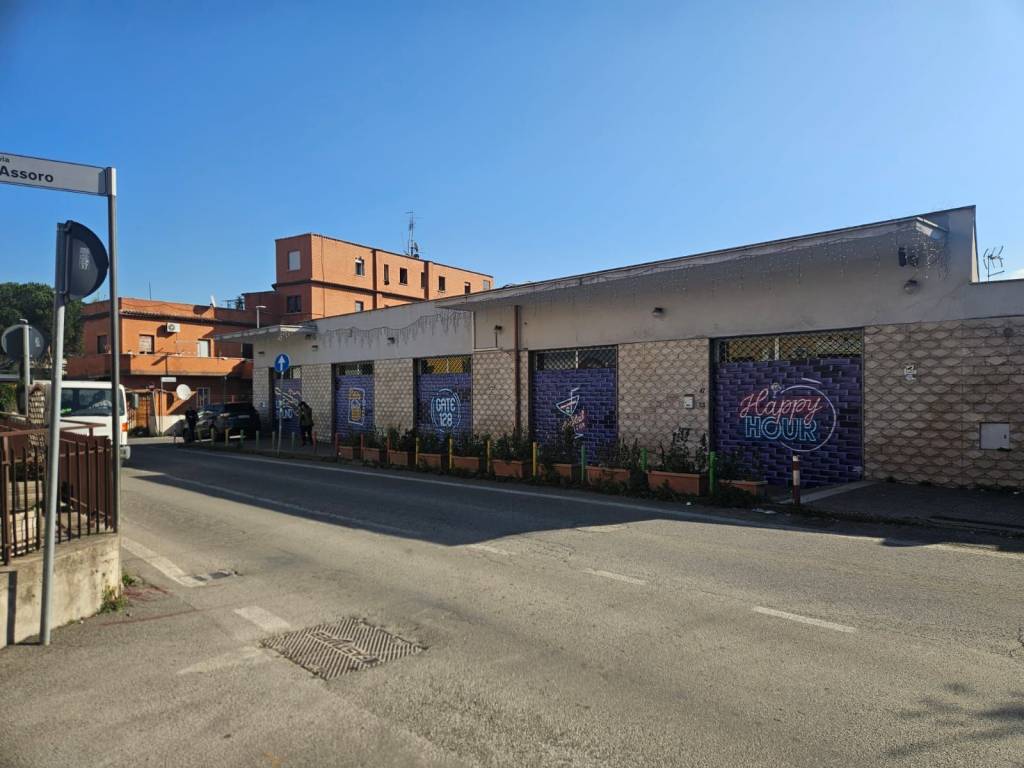 negozio in vendita a Roma in zona Borghesiana