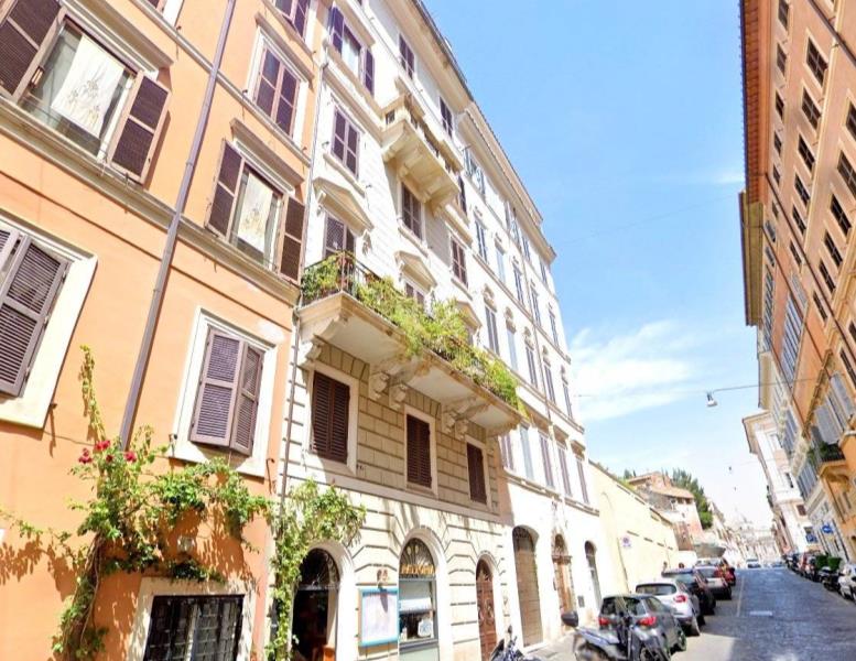 locale commerciale in vendita a Roma in zona Rione Monti/Campitelli