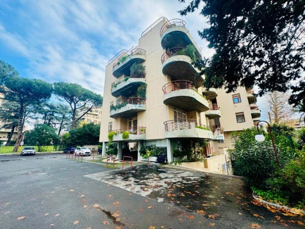 appartamento in vendita a Roma in zona Ardeatino