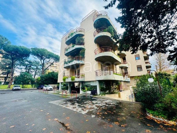 appartamento in vendita a Roma in zona Ardeatino