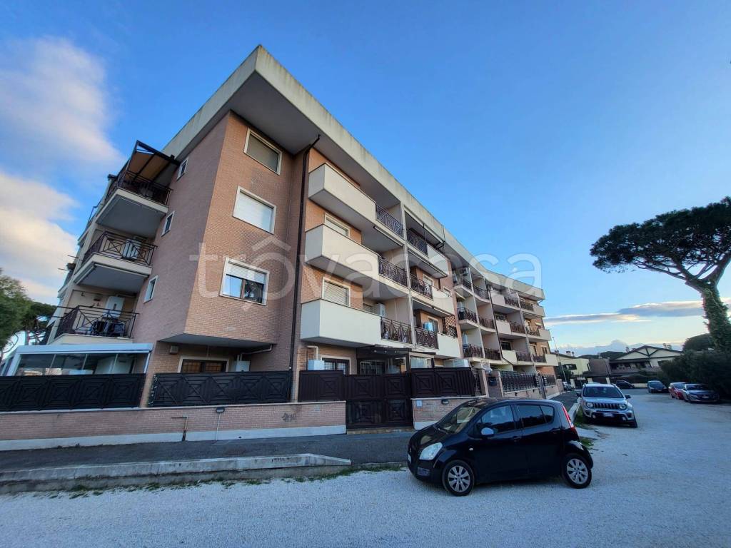 appartamento in vendita a Roma in zona Infernetto