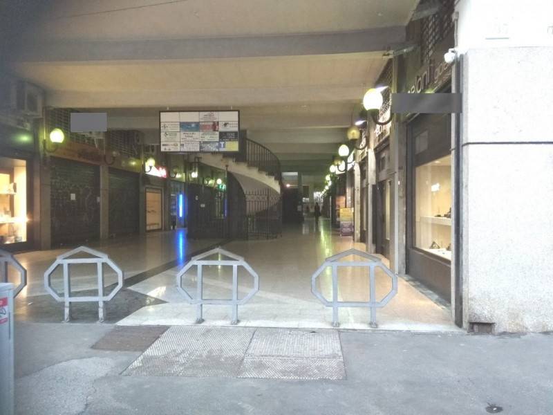 negozio in vendita a Roma in zona Cinecittà