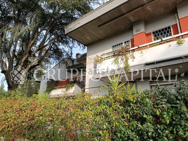appartamento in vendita a Roma in zona Tor di Quinto