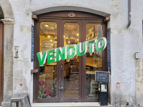negozio in vendita a Roma in zona Rione Regola