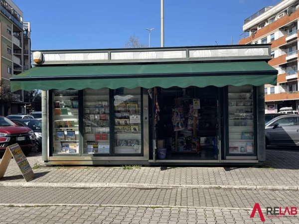 negozio in vendita a Roma in zona Castel Fusano