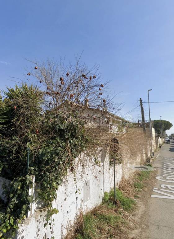 appartamento in vendita a Roma in zona Ostia Antica