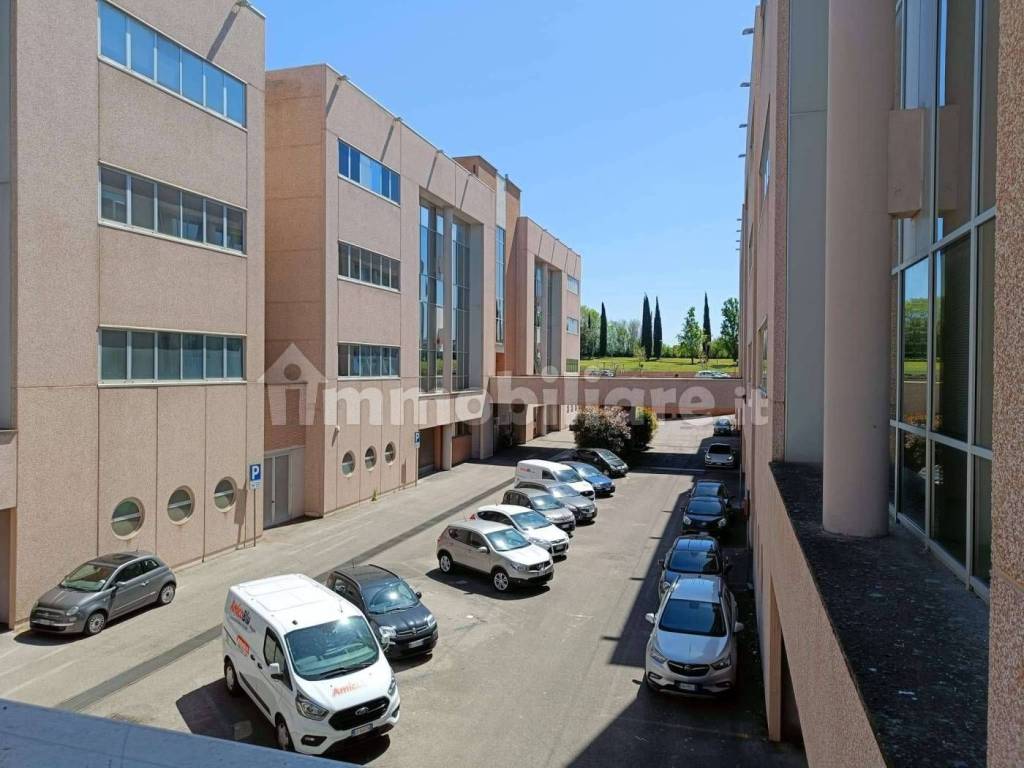 negozio in vendita a Roma in zona Settecamini
