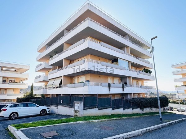 appartamento in vendita a Roma in zona Sette Bagni